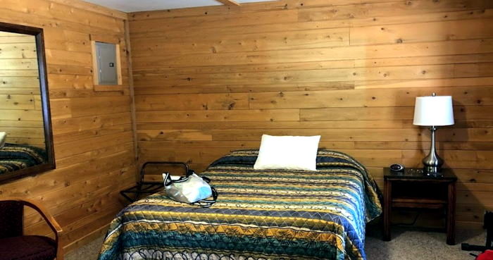 Berrys Motel (Orchard Motel, Orchard Grove Motel) - Web Listing (newer photo)